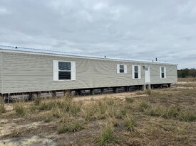 324 Patriot Ln in Collinston, LA - Building Photo