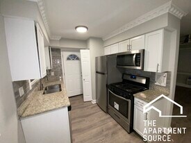 1321 W Sherwin Ave, Unit 1B in Chicago, IL - Building Photo