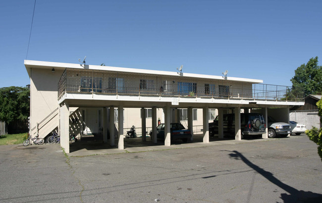 2335 Adrian St in Napa, CA - Foto de edificio - Building Photo