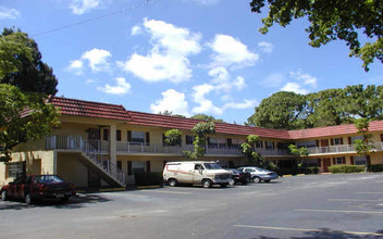 Epiphany Bay in Lake Worth, FL - Foto de edificio - Building Photo