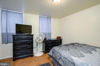128 Roberta Jean Ave in Littlestown, PA - Building Photo - Building Photo
