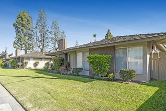 Walnut Park Apartments in Anaheim, CA - Building Photo - Building Photo