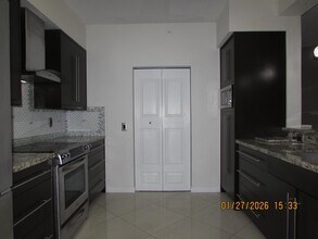 350 Crestwood Cir, Unit 302 in Royal Palm Beach, FL - Building Photo - Building Photo