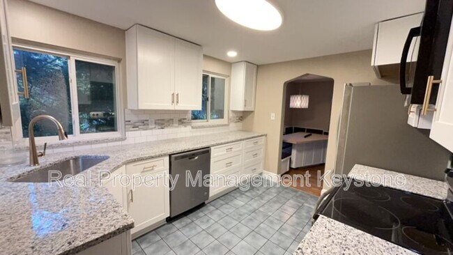 806 N Margaretta St in Turtle Creek, PA - Building Photo - Building Photo