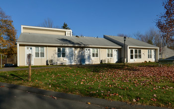 Snipsic Village in Ellington, CT - Building Photo - Building Photo