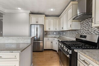 26 Willard St, Unit #2 in Chelsea, MA - Foto de edificio - Building Photo