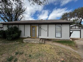 9112 Akron Ave in Lubbock, TX - Building Photo