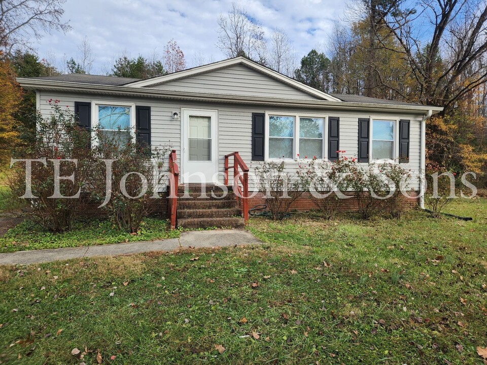 3845 Queen Anne Cir in Winston-Salem, NC - Foto de edificio