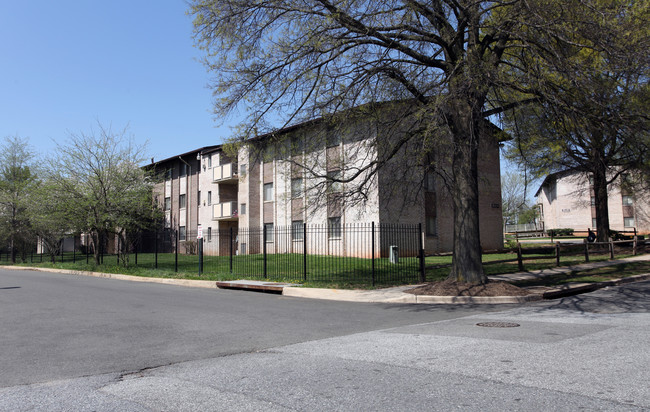 The Glens at Reed Station in Lanham, MD - Foto de edificio - Building Photo