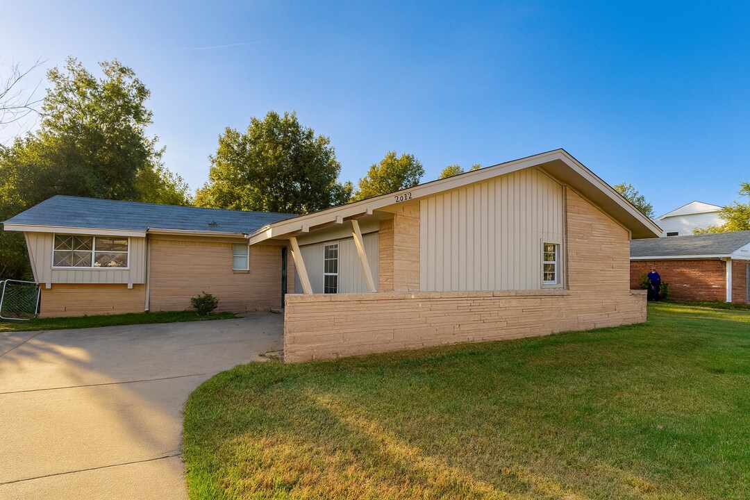 2512 SW 69th St in Oklahoma City, OK - Building Photo