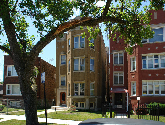 8240 S Hermitage Ave in Chicago, IL - Building Photo - Building Photo