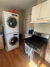 9 1/2 W Narragansett Ave in Newport, RI - Foto de edificio - Building Photo