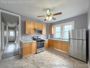 196 Sherman St, Unit #2 in Cambridge, MA - Foto de edificio - Building Photo