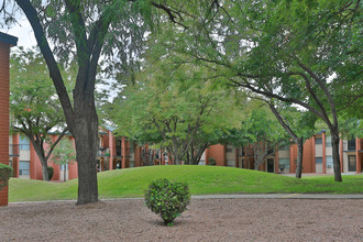 Vista Village Apartments in El Paso, TX - Building Photo - Building Photo