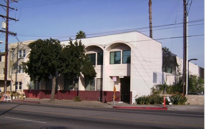 14411 W Vanowen St in Van Nuys, CA - Building Photo