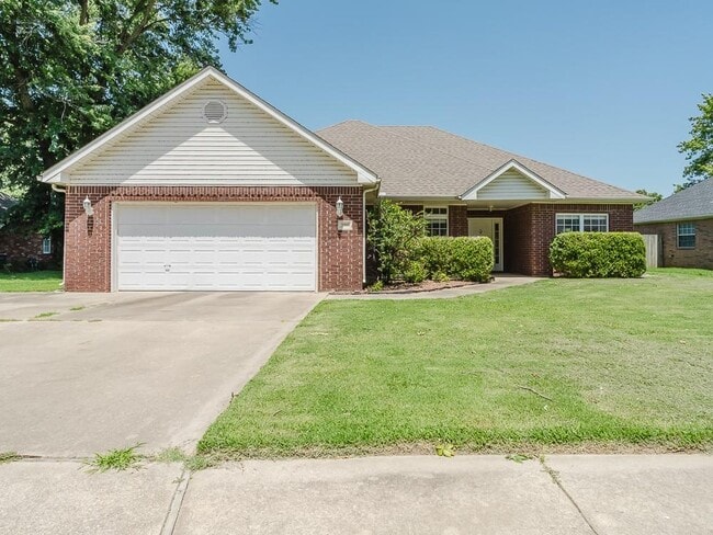 2006 SW Spruce Rd in Bentonville, AR - Building Photo - Building Photo