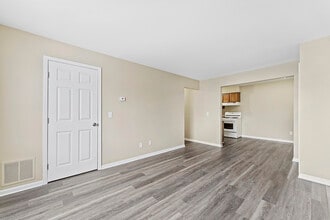 Huron River Wyandotte Apartments in Wyandotte, MI - Foto de edificio - Building Photo