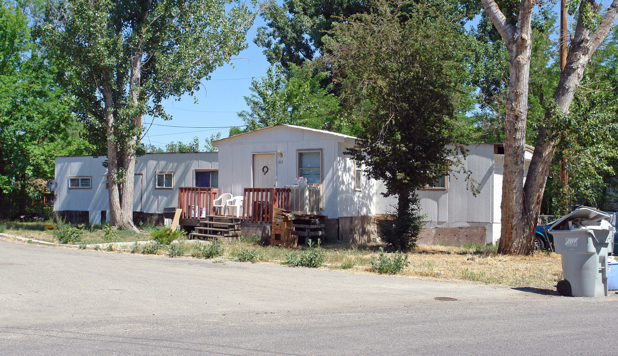 210 E 39th St in Garden City, ID - Foto de edificio