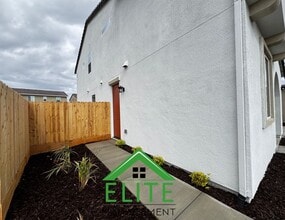 2352 Controllata St in Manteca, CA - Building Photo - Building Photo
