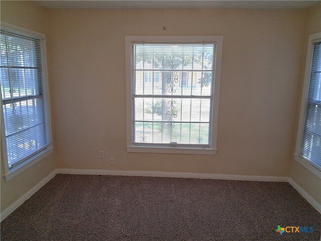 1004 Nolan Ave in Killeen, TX - Foto de edificio - Building Photo