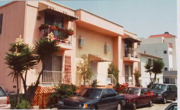 117 Catamaran St in Marina Del Rey, CA - Building Photo