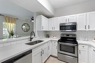 21000 Dairy Ashford Rd in Sugar Land, TX - Building Photo - Building Photo