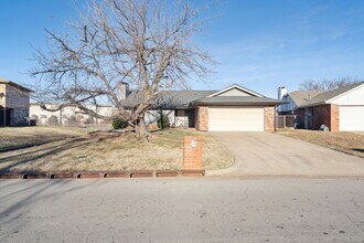 833 NW 118th St in Oklahoma City, OK - Building Photo - Building Photo