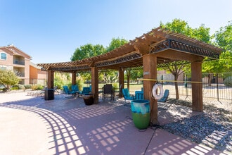 Dakota Arms Apartments in Lubbock, TX - Building Photo - Building Photo