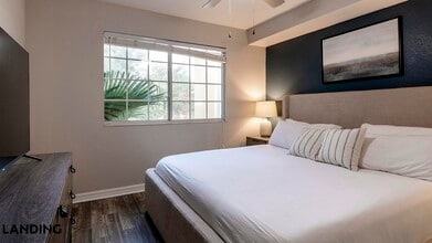 10200 Falcon Pine Blvd in Orlando, FL - Foto de edificio - Building Photo