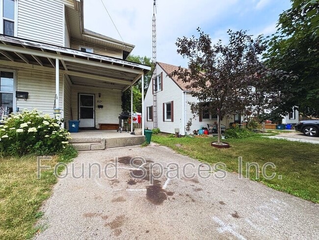 property at 82 Grey St