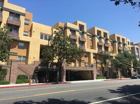201 E Angeleno Ave in Burbank, CA - Building Photo