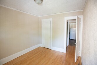 3000 N Oakland Ave in Milwaukee, WI - Building Photo - Building Photo