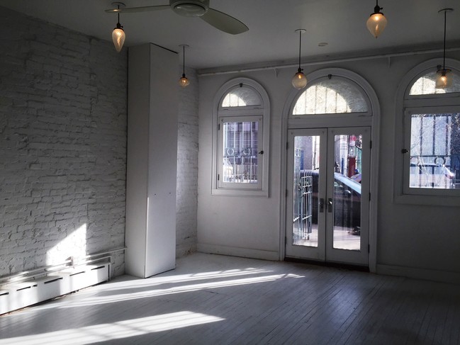 101 Grand St in Brooklyn, NY - Building Photo - Interior Photo