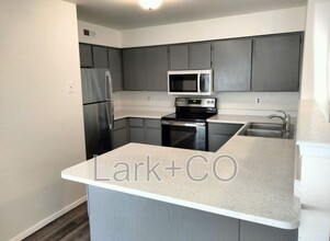 147 S Zang Way in Lakewood, CO - Building Photo - Building Photo