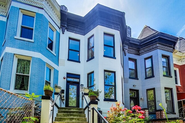 property at 25 U St NE
