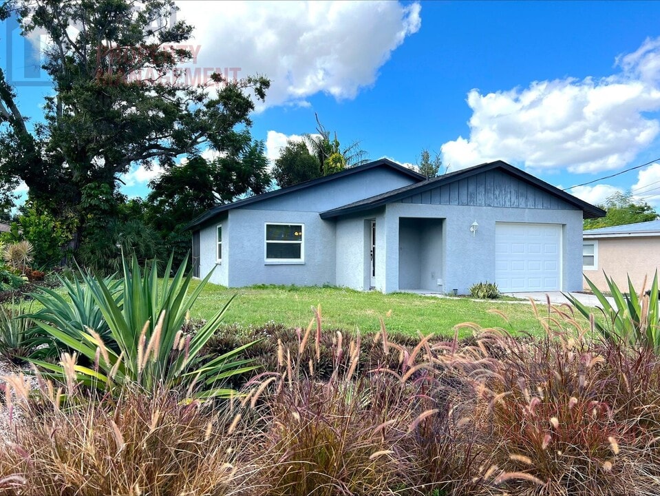 2950 Pafko Dr in Sarasota, FL - Building Photo