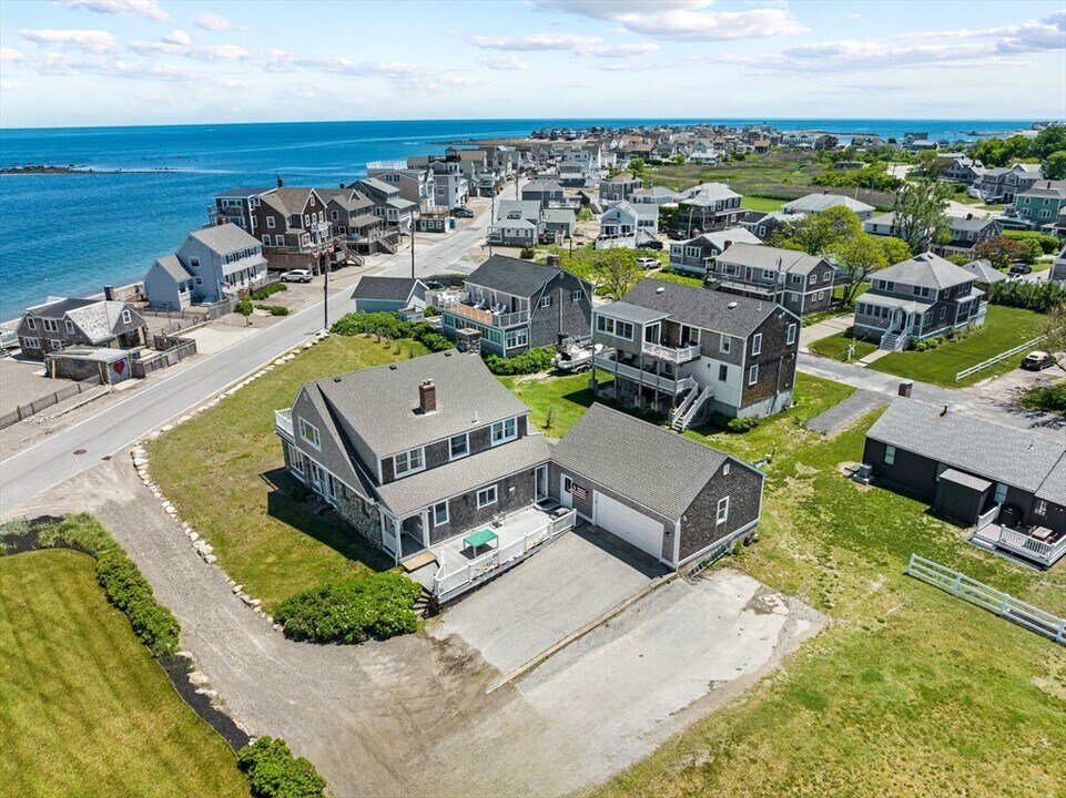 23 Oceanside Dr in Scituate, MA - Building Photo