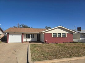 4904 Locust Ave in Odessa, TX - Building Photo