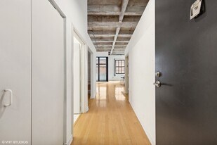 20 N State St, Unit 507 in Chicago, IL - Building Photo