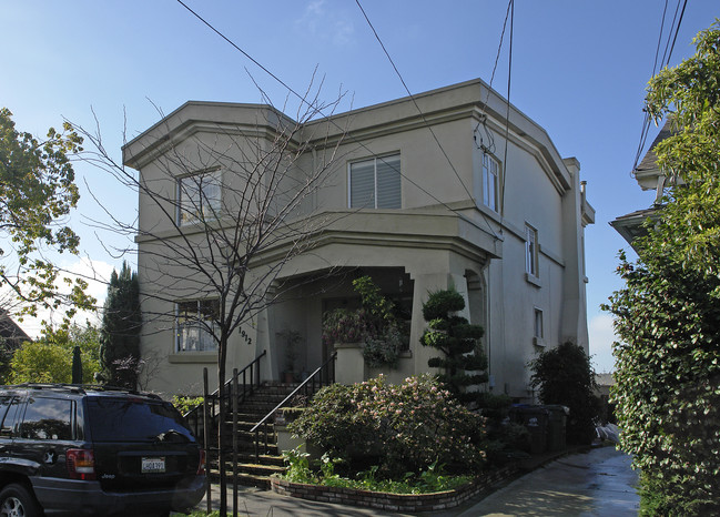 1912 Clinton Ave in Alameda, CA - Building Photo - Building Photo