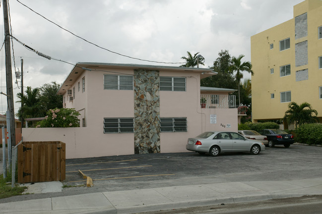 260 NW 57th Ave in Miami, FL - Building Photo - Building Photo