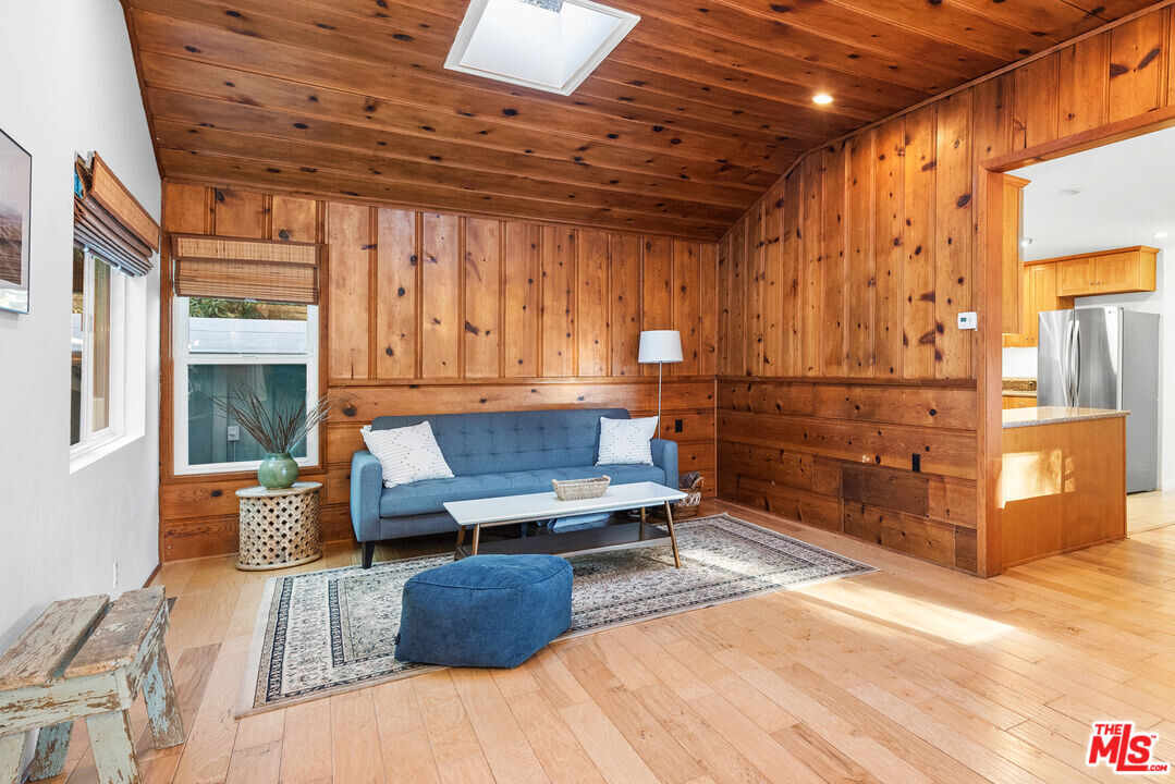 19876 Observation Dr in Topanga, CA - Building Photo