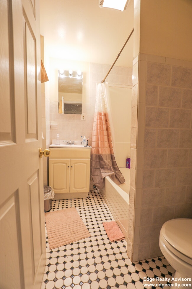 66 Egmont St, Unit 4 in Brookline, MA - Building Photo - Building Photo