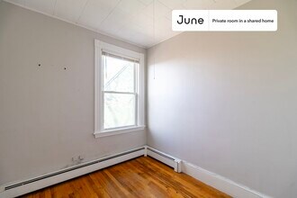 Private bedroom in 4 bed/1 bath Home in Boston, MA - Building Photo - Building Photo