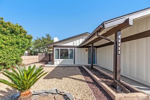 17059 Oculto Way in San Diego, CA - Foto de edificio - Building Photo