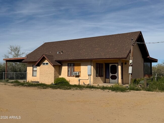 property at 1328 E Maddock Rd