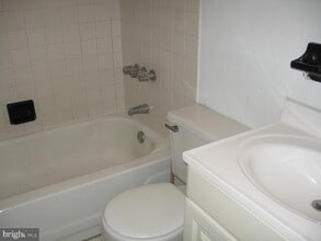 1048 South St in Philadelphia, PA - Building Photo - Building Photo