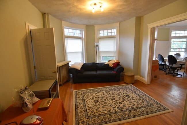 1887 Beacon St in Brookline, MA - Building Photo - Building Photo