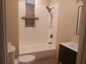 5001 W Chicago Ave in Chicago, IL - Foto de edificio - Building Photo