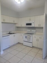48 Key W Ct in Weston, FL - Building Photo - Building Photo
